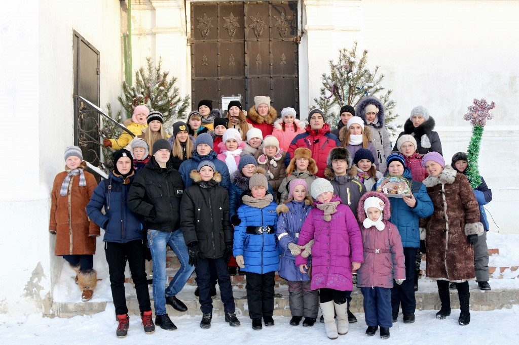 Дети воскресной школы «Преображение» Никольского храма г. Чаплыгина прославили в колядках рожденного Богомладенца