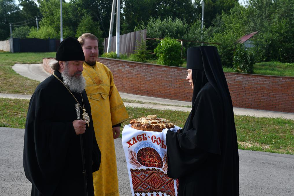 Подъем к Шамординскому храму