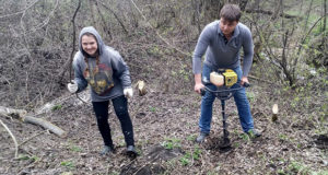 Волонтерский отряд Елецкого района принял участие в уборке парка "Иванов сад"