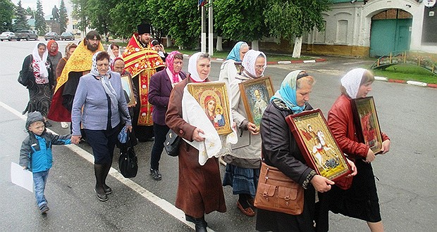 В Чаплыгинском благочинии состоялся крестный ход, посвященный дню памяти святых равноапостольных Кирилла и Мефодия