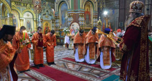 В Светлый Вторник епископ Максим совершил Божественную литургию в Вознесенском соборе