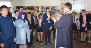 В школе с. Кривополянье отслужили традиционный молебен перед экзаменом
