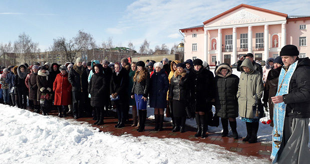 В Лебедяни прошли траурные митинги по жертвам в Кемерове