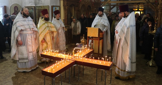 Соборное служба и акция «Свеча памяти – свеча надежды» в Никольском храме г. Чаплыгина