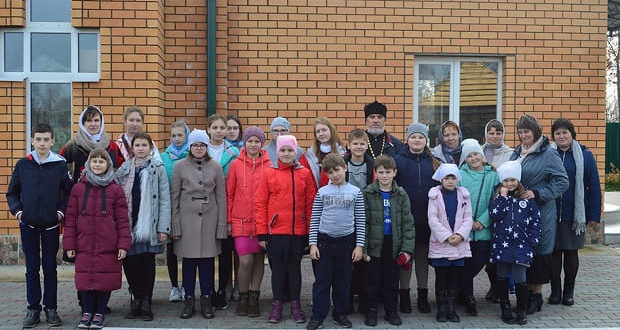 В с. Шовское прошла литургия с участием детей воскресных школ Чаплыгинского благочиния