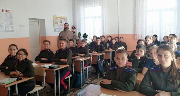 В школе с. Казаки прошла очередная встреча священника с казаками-кадетами