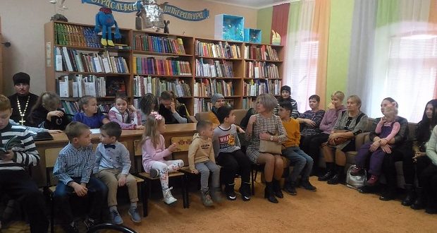Воспитанники воскресной школы отметили День матери в городской детской библиотеке Данкова