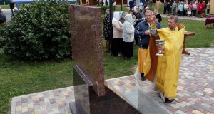 В п. Лев Толстой освятили памятник ветеранам ВОВ