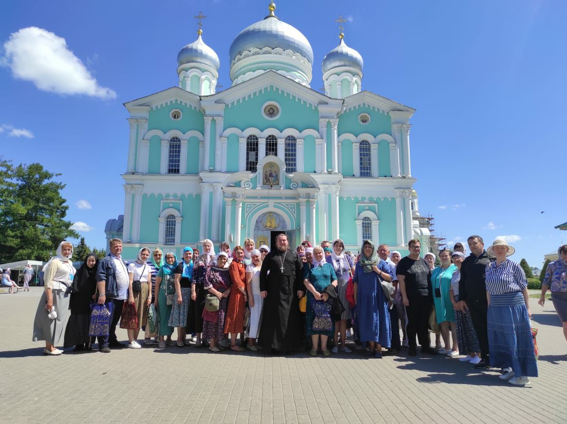 Паломническая группа посетила Серафимо-Дивеевский монастырь