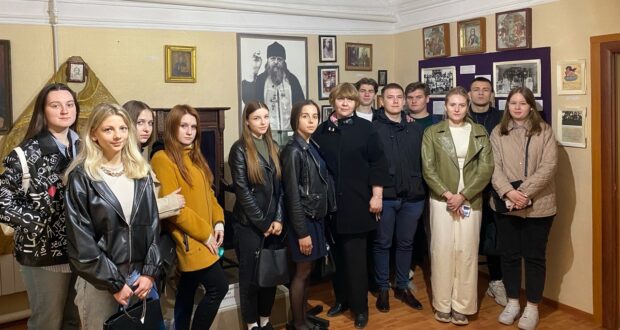 Студенты ЕГУ им. И.А. Бунина посетили Епархиальный музей
