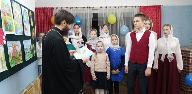 В воскресной школе Вознесенского собора состоялось вручение свидетельств об окончании школы