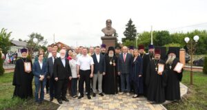 Торжественная церемония открытия сквера в честь протоиерея Петра Зверева
