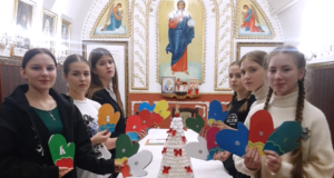 Воскресная школа Вознесенского собора подготовили подарки для бойцов СВО