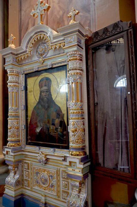 Икона и подрясник священномученика Уара, епископа Липецкогов Христо-Рождественском кафедральном соборе Липецка