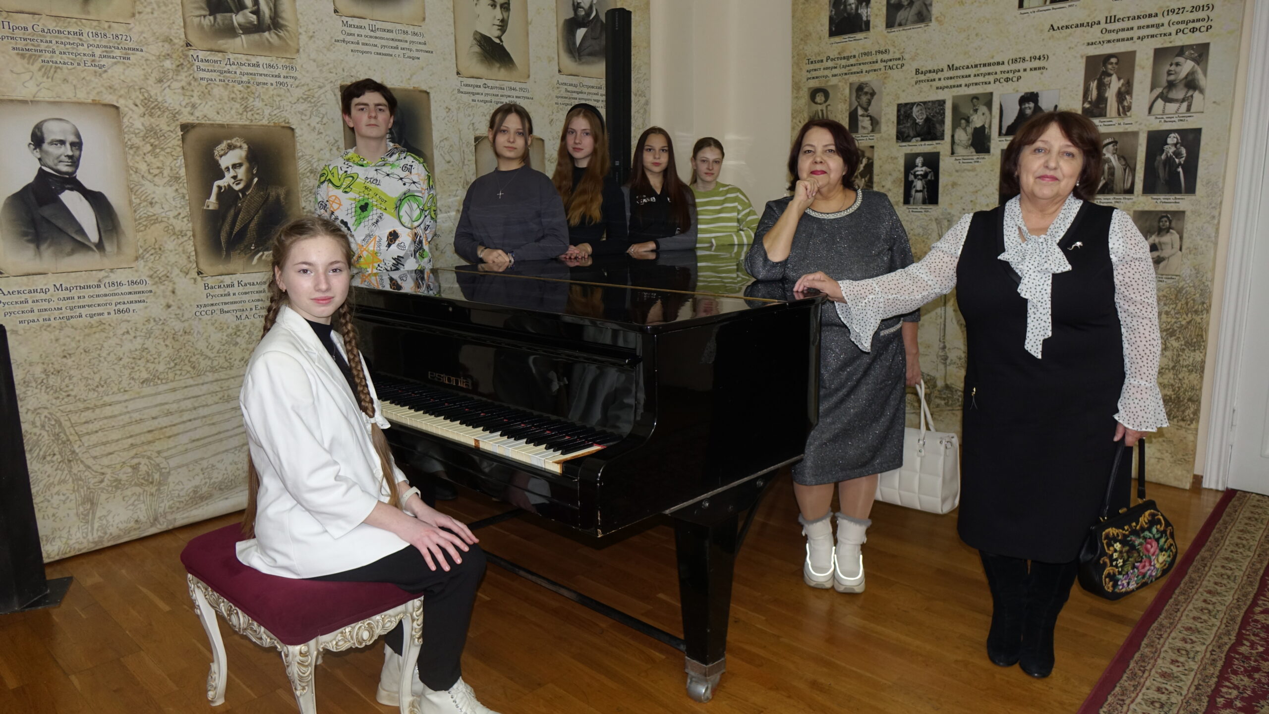 Воспитанники воскресной школы Вознесенского собора посетили театр «Бенефис»