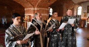 В Великий Вторник епископ Максим совершил Литургию в Сезёновском монастыре