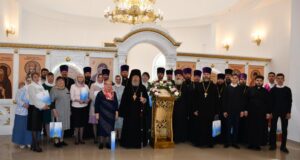 Духовенство, сотрудники Вознесенского собора и епархиального управления поздравили Владыку с Пасхой
