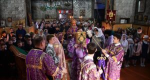 В Великий Четверг епископ Максим совершил Божественную литургию