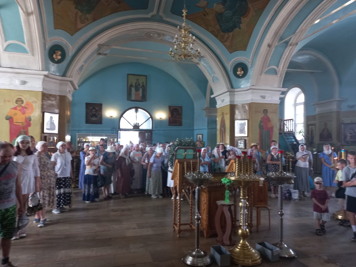 Крестный ход в Данкове с Тихвинской иконой Божией Матери | 06.07.2024 |  Елец - БезФормата